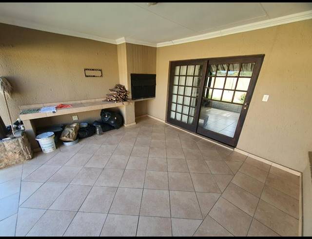 3 BEDROOM HOUSE FOR SALE IN THERESAPARK